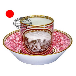 PARIS : Tasse litron en porcelaine à décor d'une scène mythologique polychrome et rehauts dorés