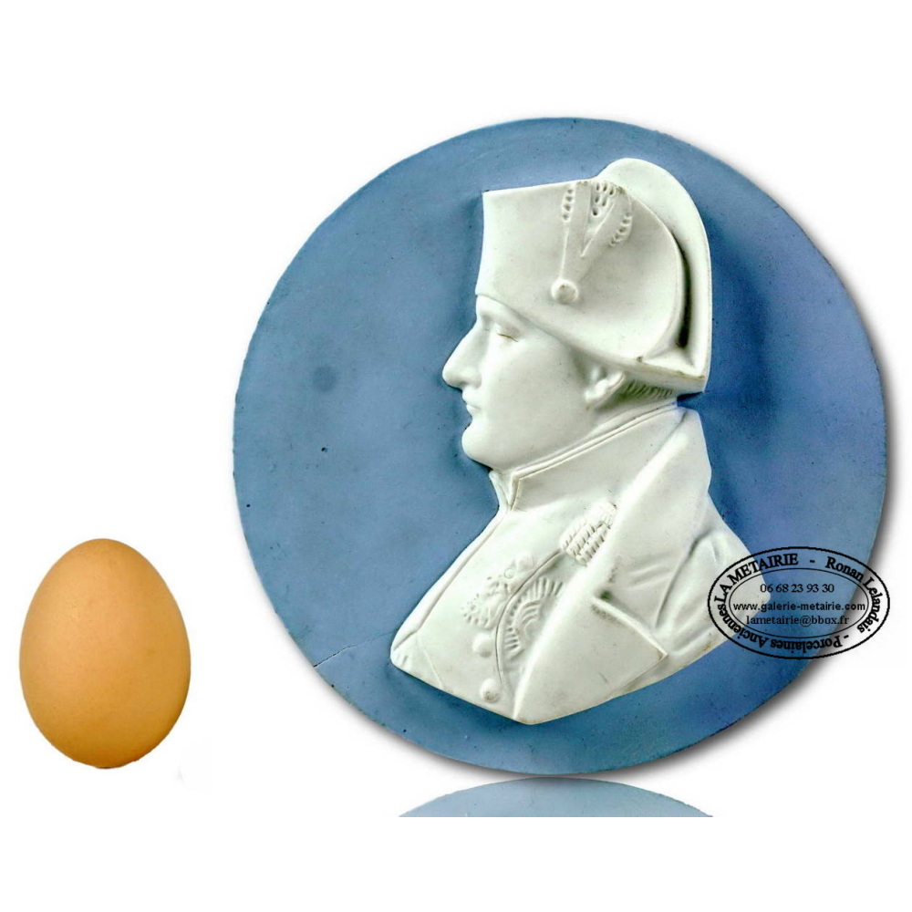 FRANCE - Manufacture INDETERMINEE - GRAND MEDAILLON en BISCUIT représentant NAPOLÉON Ier - Ep. DÉBUT XIXe 