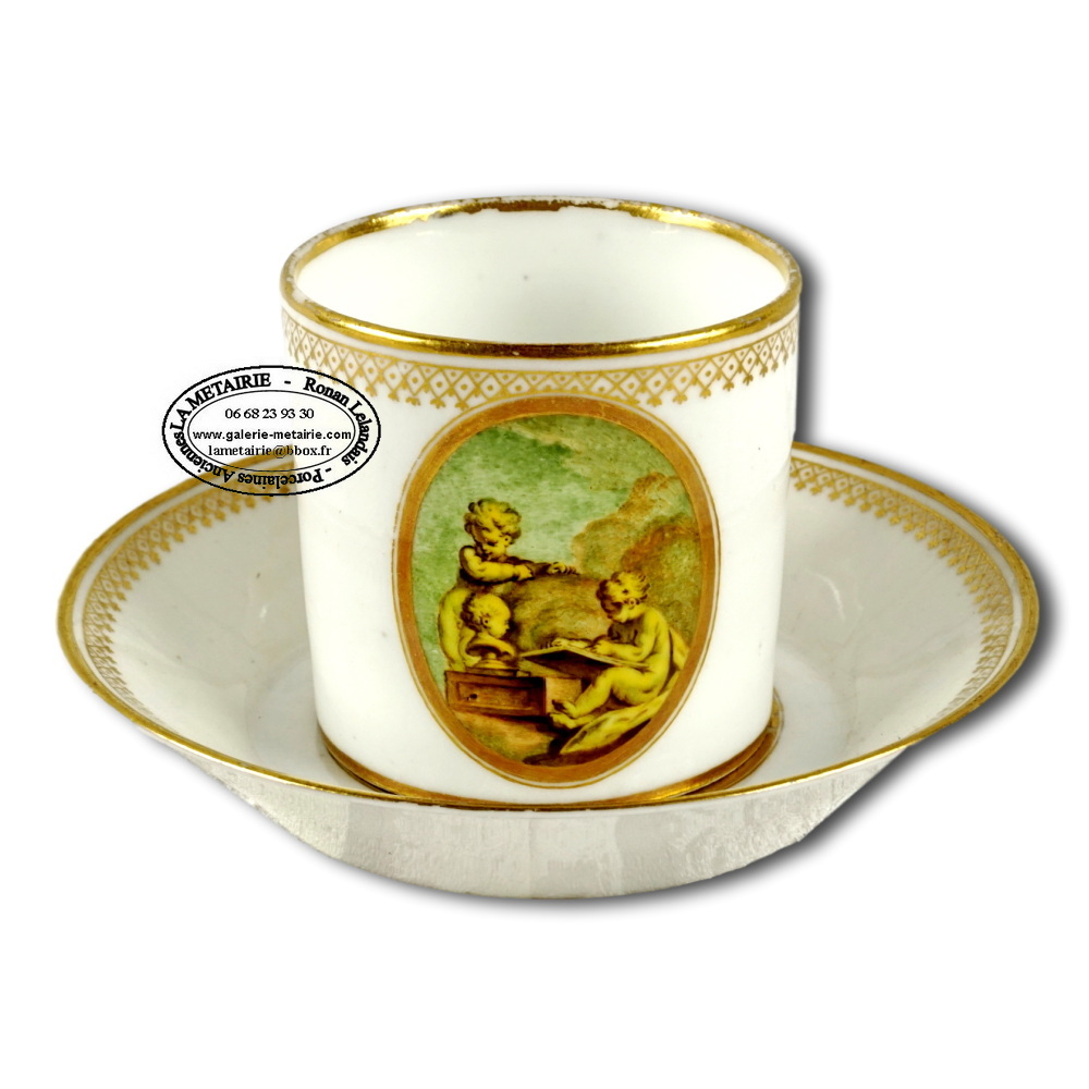 LILLE - Manufacture AU DAUPHIN - RARE TASSE "litron" et sa SOUCOUPE - Ep. XVIIIe 