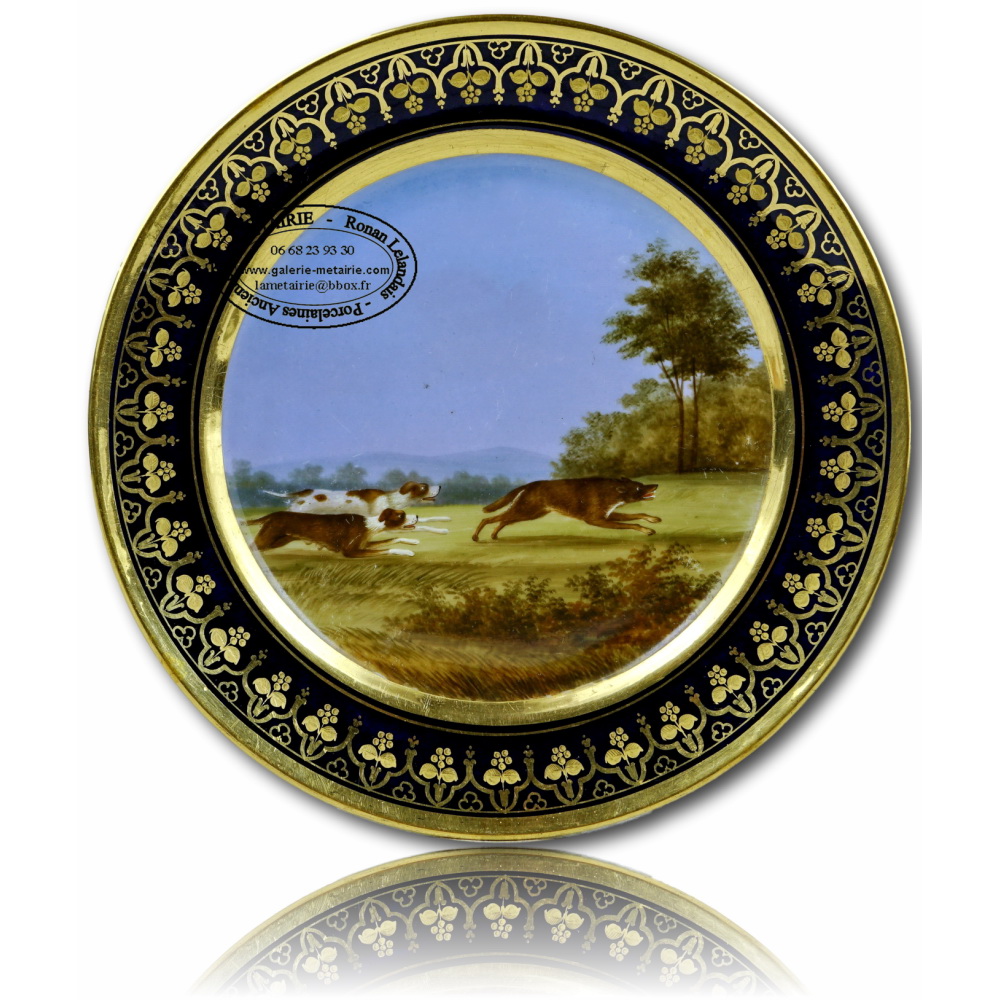ASSIETTE en porcelaine de PARIS - ATTRIBUÉE à la Manufacture de DARTE à PARIS - Ep. EMPIRE