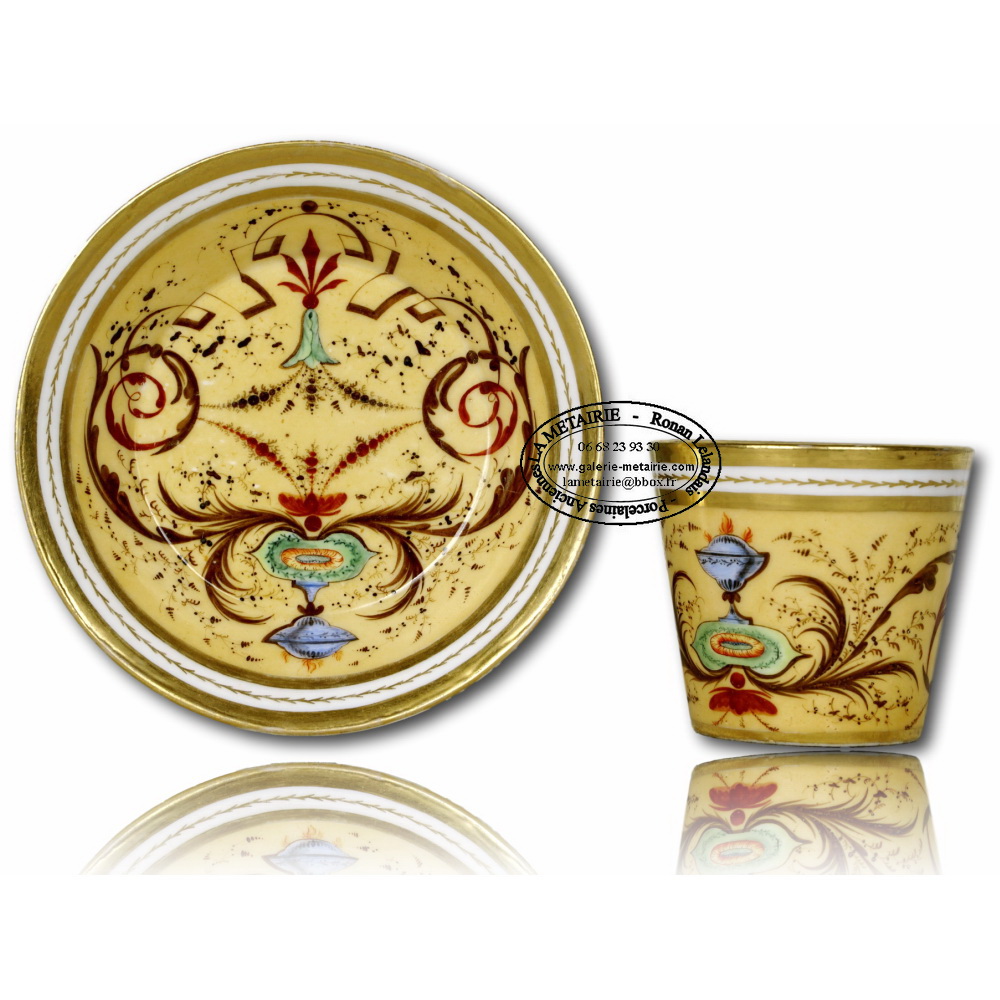FRANCE - MANUFACTURE INDÉTERMINÉE - PARIS ? - TASSE et sa SOUCOUPE - Ep. CIRCA 1800