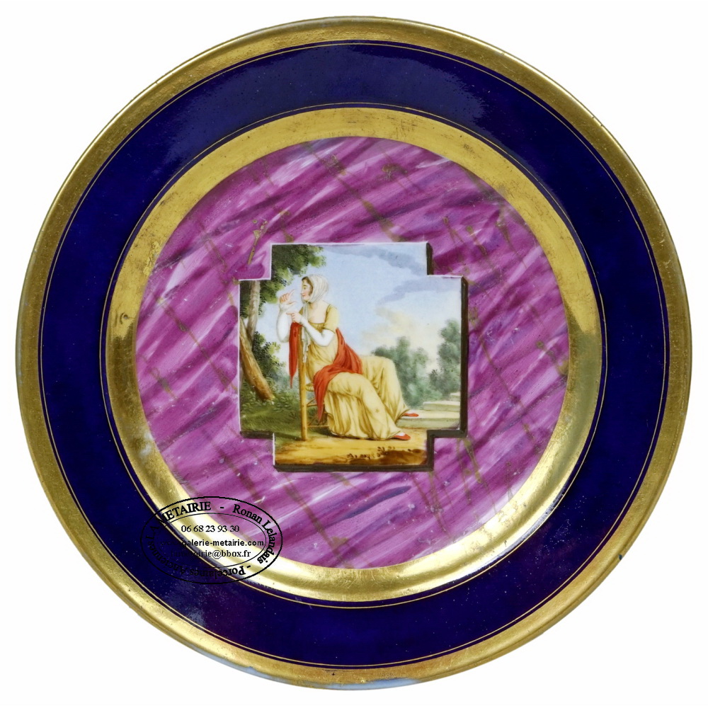 PARIS - Manufacture de LOCRE - CURIEUSE ASSIETTE