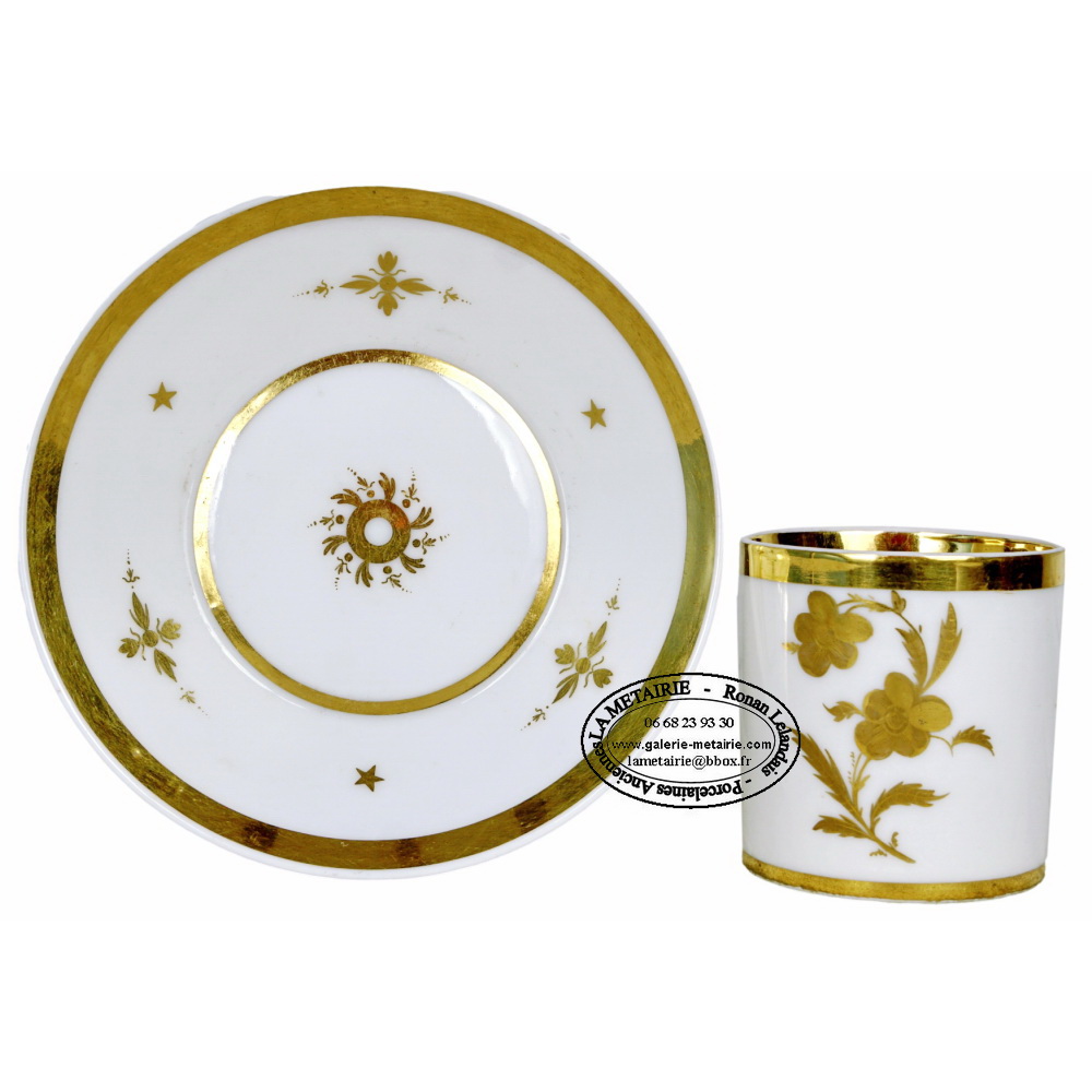 FRANCE - Manufacture INDÉTERMINÉE - Attribuée a PARIS - TASSE et sa SOUCOUPE - Ep. DÉBUT XIXe
