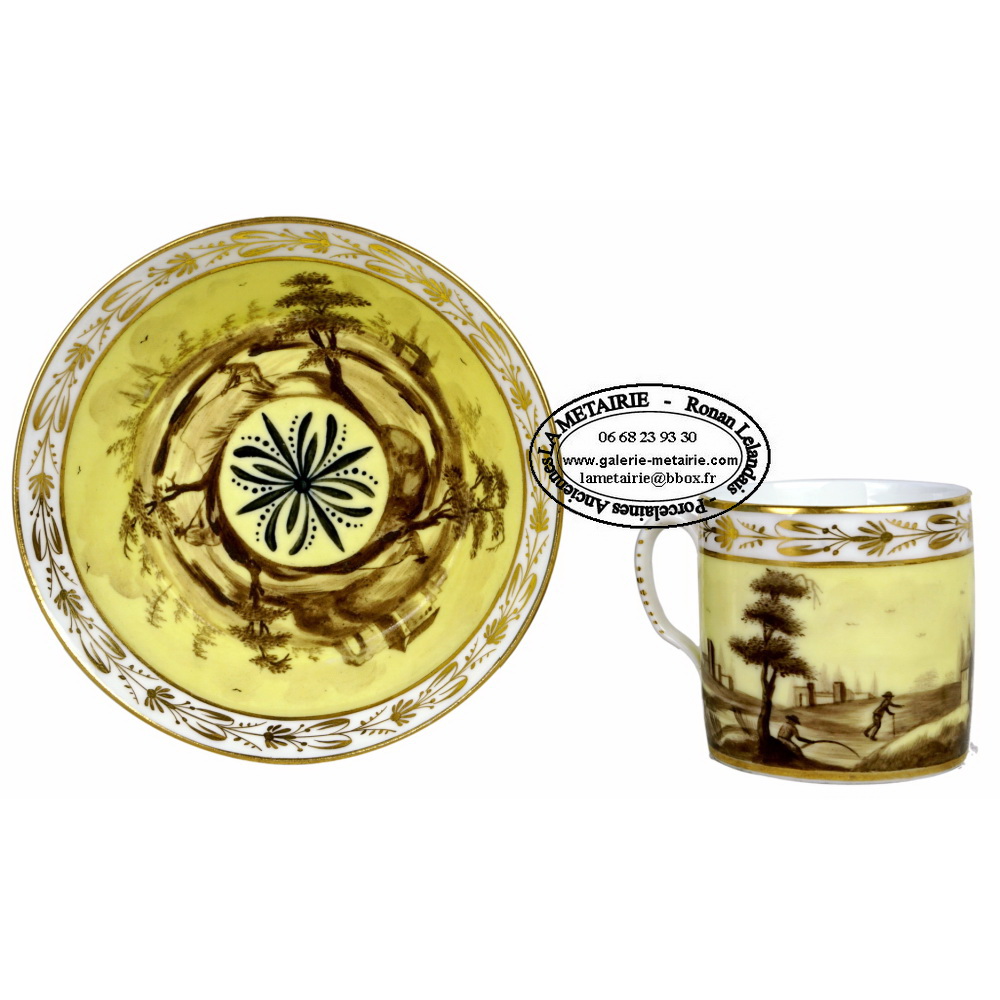 TASSE et sa SOUCOUPE en porcelaine - FRANCE - PARIS - Manufacture Indéterminée - Ep. XVIIIe