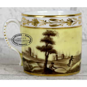 PARIS-TASSE_et_sa_SOUCOUPE-fond_jaune-2