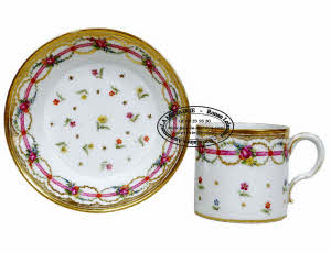 TASSE et sa SOUCOUPE en porcelaine de BORDEAUX - Atelier de VERNEUILH et NEVEU - Ep. XVIIIe